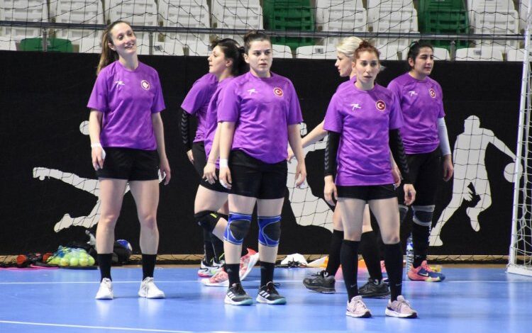 A Milli Kadın Hentbol Takımı, Giresun’da medya ile buluştu