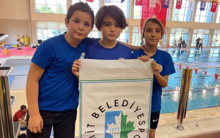 Kocaeli İzmit’te ‘Yüzme Bilmeyen Kalmasın’da 6 madalya
