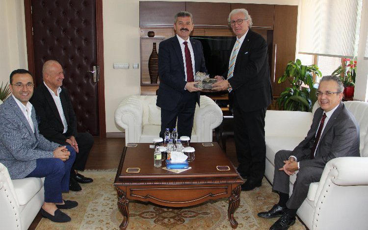 Uşaklı ihracatçılar atıkları ekonomiye kazandırıyor