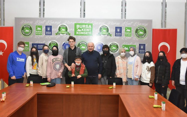 Bursa’da Çocuk Meclisi’nde demokrasi şöleni Bursa’da Çocuk Meclisi’nde demokrasi şöleni