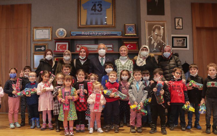 Minikler Kütahya Belediye Başkanı Işık’ı ziyaret etti Minikler Kütahya Belediye Başkanı Işık’ı ziyaret etti