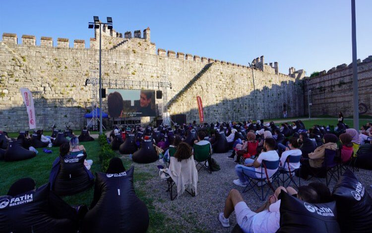 Harry Potter severlere açık hava sinema keyfi Harry Potter severlere açık hava sinema keyfi