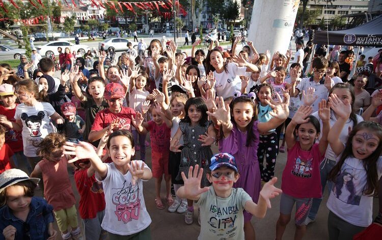 Kütahyalı çocuklar Zafer Meydanı’nda buluştu