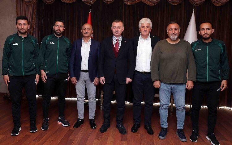 Başkan Büyükakın, Şampiyonları tebrik etti