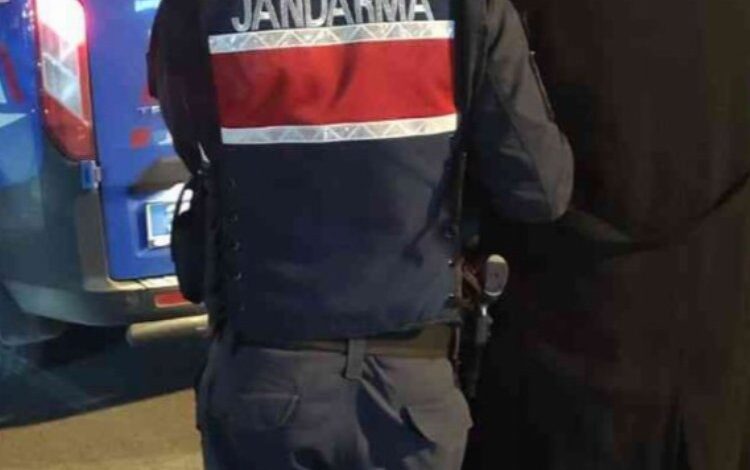Firari zanlı Edirne Jandarması’ndan kaçamadı! Firari zanlı Edirne Jandarması’ndan kaçamadı!