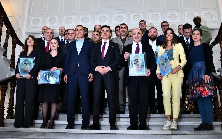 Bizim Dünyamız Vakfı ‘Yılın İklim Liderleri’ni ödüllendirdi Bizim Dünyamız Vakfı ‘Yılın İklim Liderleri’ni ödüllendirdi