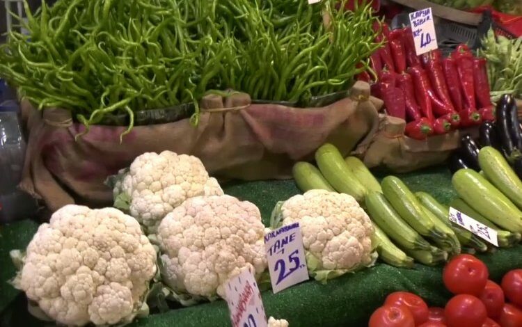 Müşterinin cebinde yangın var! Esnaf fiyatlardan şikayetçi değil…