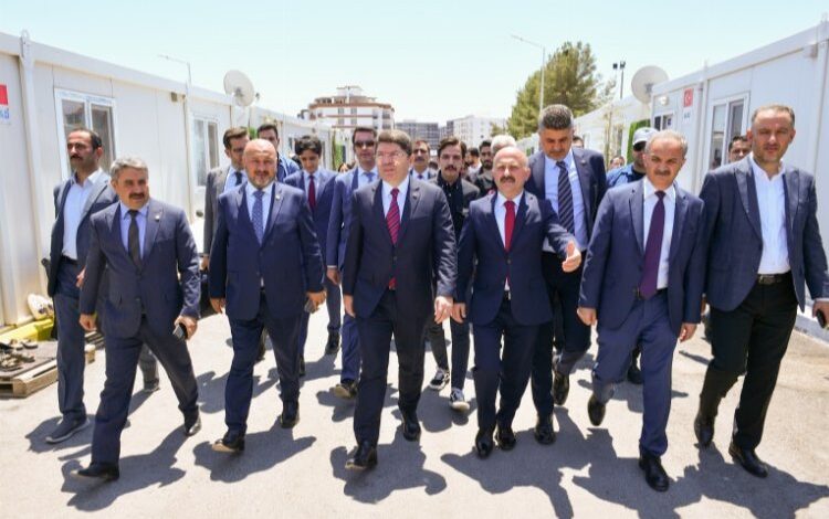 Bakan Tunç’tan Adıyaman’da afetzedelere ziyaret