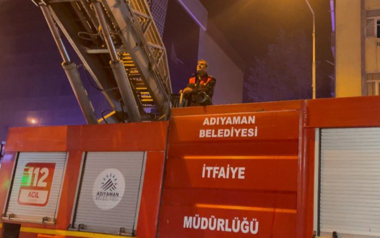 Adıyaman’da anahtarı evde unuttu paniğe kapıldı Adıyaman’da anahtarı evde unuttu paniğe kapıldı