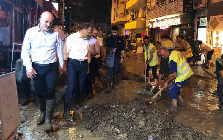 AK Partili vekillerden selzedelere ‘geçmiş olsun’ ziyareti AK Partili vekillerden selzedelere ‘geçmiş olsun’ ziyareti