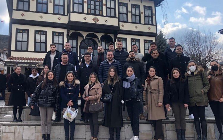 Sakarya Büyükşehir turizmcilere şehrin doğal ve tarihi güzellikleri gezdirdi Sakarya Büyükşehir turizmcilere şehrin doğal ve tarihi güzellikleri gezdirdi