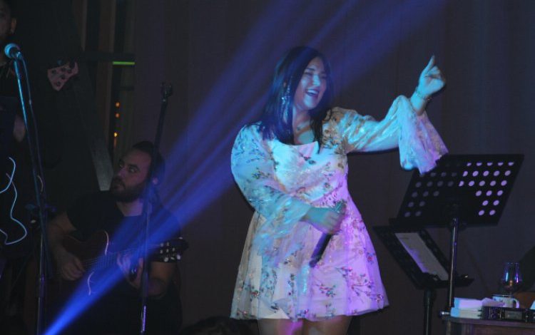 Tuğçe Kandemir “İnsan sadece bir kere aşık olur” Tuğçe Kandemir “İnsan sadece bir kere aşık olur”