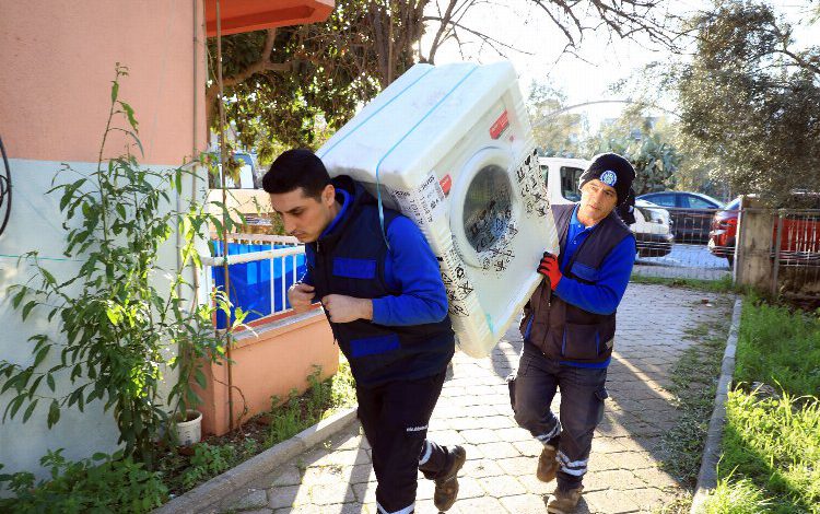 Muğla’da yağmur mağdurlarına yardım Muğla’da yağmur mağdurlarına yardım
