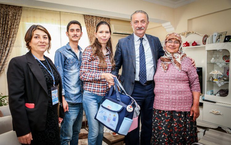 Didim Belediyesi ekipleri kısa sürede binlerce aileye ulaştı Didim Belediyesi ekipleri kısa sürede binlerce aileye ulaştı