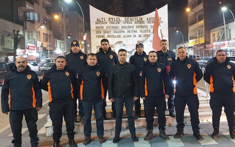 Manisa İtfaiyesinden gece tatbikatı