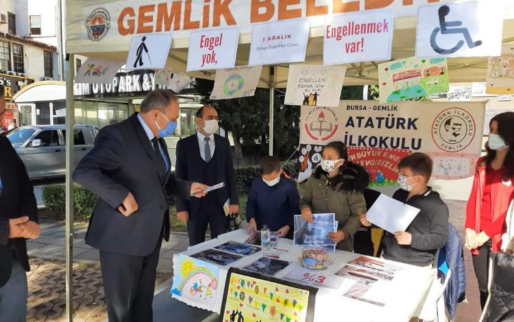 Bursa Gemlik Atatürk İlkokulu farkındalık standı açtı Bursa Gemlik Atatürk İlkokulu farkındalık standı açtı