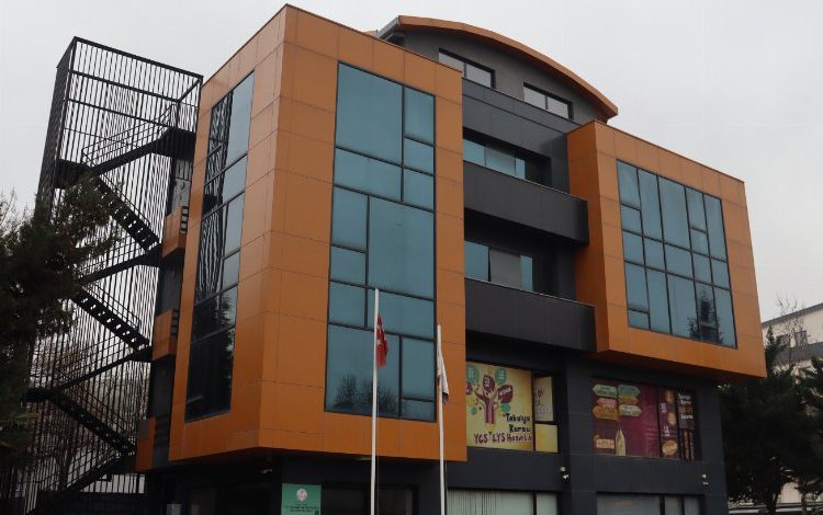 Kocaeli İzmit ‘Ücretsiz Kurs Merkezi’ne hazırlanıyor Kocaeli İzmit ‘Ücretsiz Kurs Merkezi’ne hazırlanıyor