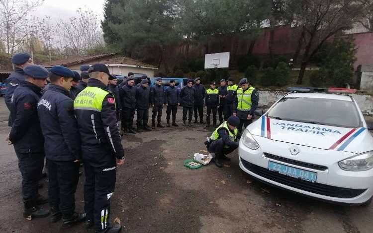 Keşan Jandarması’na ‘trafik tedbirleri’ eğitimi Keşan Jandarması’na ‘trafik tedbirleri’ eğitimi