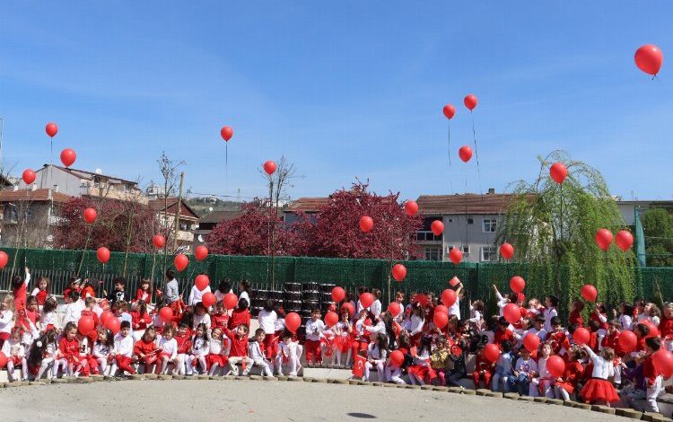 İzmit’te erken 23 Nisan coşkusu yaşandı