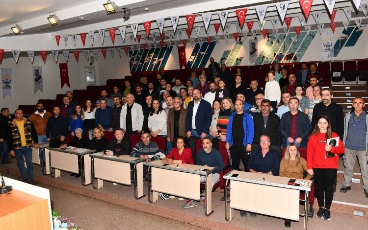 İzmir Çiğli’de arıcılar sertifikalandı İzmir Çiğli’de arıcılar sertifikalandı