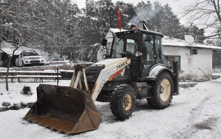 Balıkesir Edremit Belediyesi kar nöbetinde Balıkesir Edremit Belediyesi kar nöbetinde