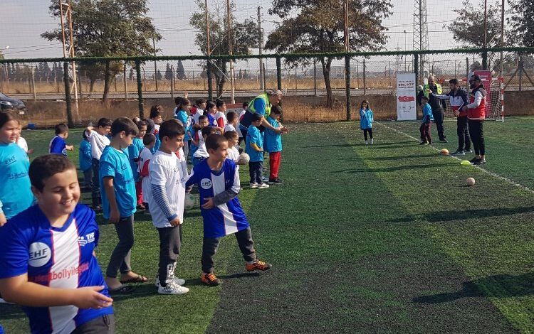 Depremzede çocuklara ‘hentbol’ morali