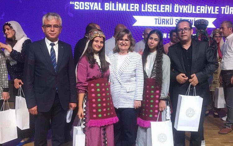 ‘Ümmü Kızın Türküsü’ ile Akdeniz’i temsil ettiler ‘Ümmü Kızın Türküsü’ ile Akdeniz’i temsil ettiler