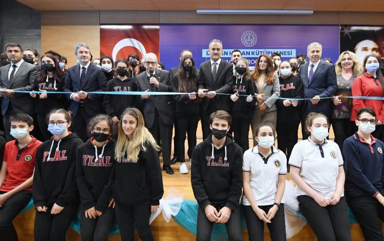 İstanbul Beşiktaş’ta ‘Doğan Hızlan’ adına okul kütüphanesi açıldı İstanbul Beşiktaş’ta ‘Doğan Hızlan’ adına okul kütüphanesi açıldı