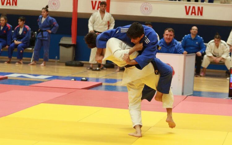 Manisalı judocular lige iddialı başladı Manisalı judocular lige iddialı başladı