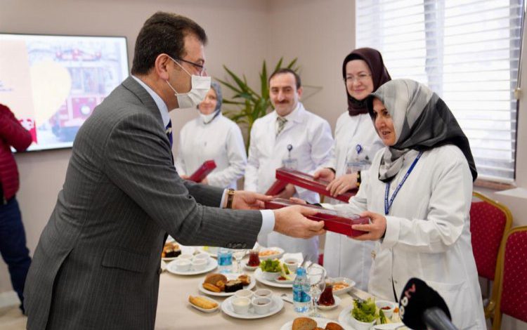 İmamoğlu’ndan ‘Doktora Saygı’ vurgusu: “Biz yöneticilerden saygı bekliyorlar İmamoğlu’ndan ‘Doktora Saygı’ vurgusu: “Biz yöneticilerden saygı bekliyorlar