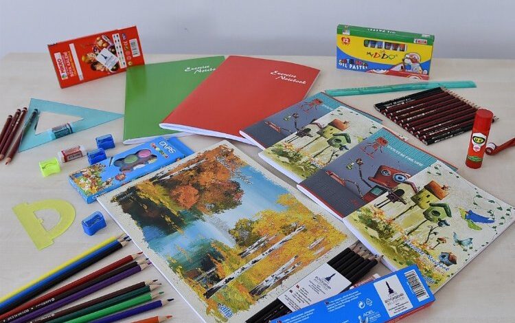 Öğrencinin çantası, esnafın kasası doluyor Öğrencinin çantası, esnafın kasası doluyor