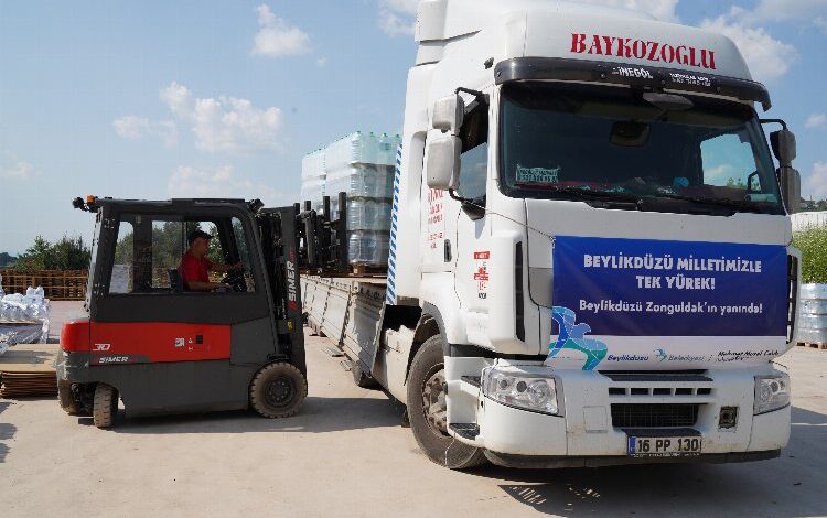 Sel mağduru Zongulduk’a Beylikdüzü’nden yardım tırı Sel mağduru Zongulduk’a Beylikdüzü’nden yardım tırı