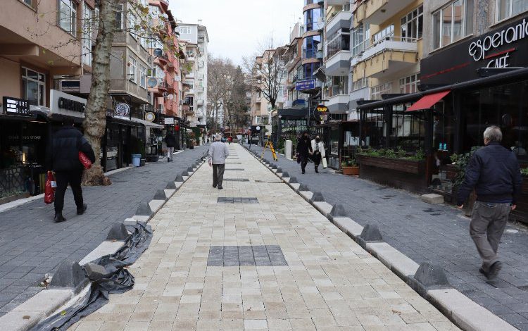 İzmit’te Rauf Orbay Sokak yeni görünümüne kavuşuyor İzmit’te Rauf Orbay Sokak yeni görünümüne kavuşuyor