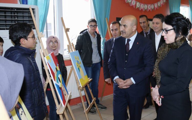 Deprem çocuklarının çizgilerine Vali Demirtaş’tan tam not