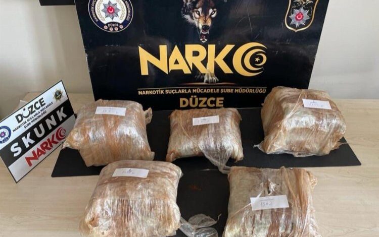 Düzce’de Anadolu Otoyolu’nda uyuşturucu operasyonu
