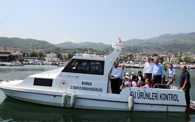Bursa’da ‘lider çocuklar’ tekne gezisi yaptı Bursa’da ‘lider çocuklar’ tekne gezisi yaptı