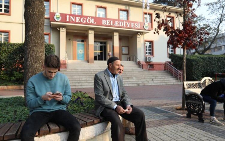 Bursa İnegöl’de Wi-Fi noktalarına yoğun ilgi Bursa İnegöl’de Wi-Fi noktalarına yoğun ilgi