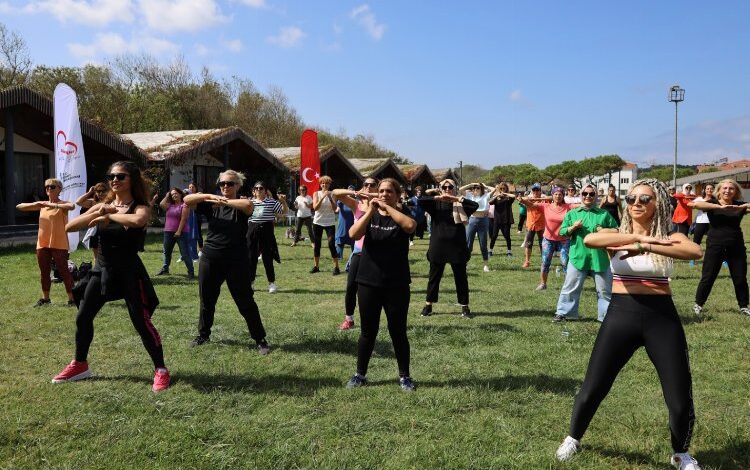 İzmitli kadınlar zumba ile eğlenerek spor yaptı