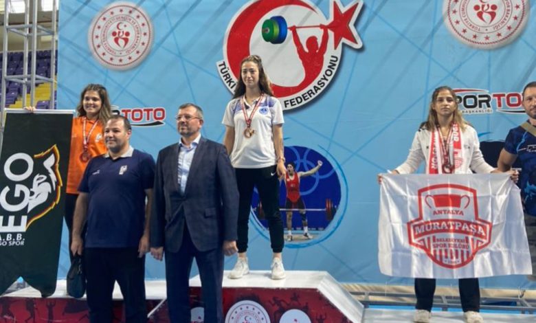 Kağıtsporlu halterciler Türkiye şampiyonu Kağıtsporlu halterciler Türkiye şampiyonu