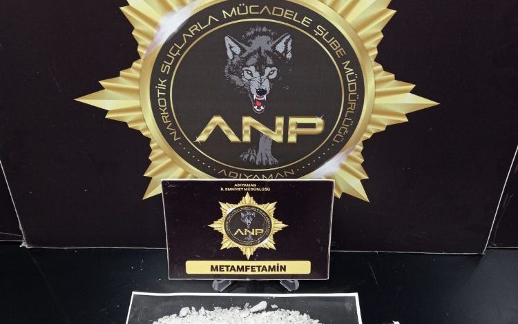 Ticari taksi tuttular narkotik ekiplerini unuttular Ticari taksi tuttular narkotik ekiplerini unuttular