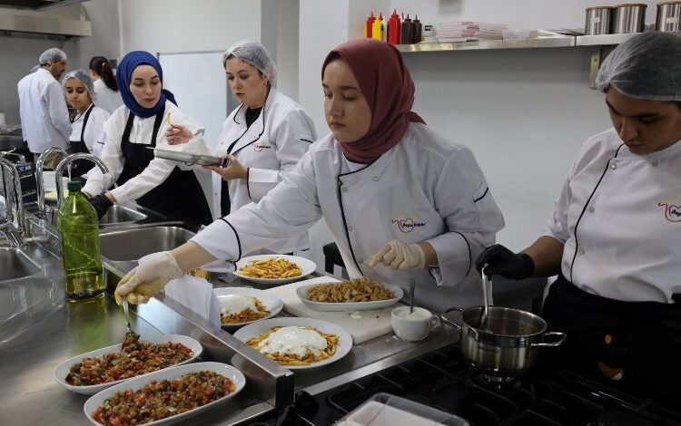 Gebze Beyaz Kalpler’den 10 parmağında 10 marifet var Gebze Beyaz Kalpler’den 10 parmağında 10 marifet var