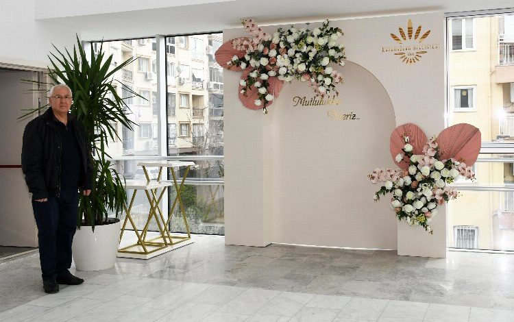 İzmir Karabağlar’a ‘Yıldız Kenter’ yakıştı