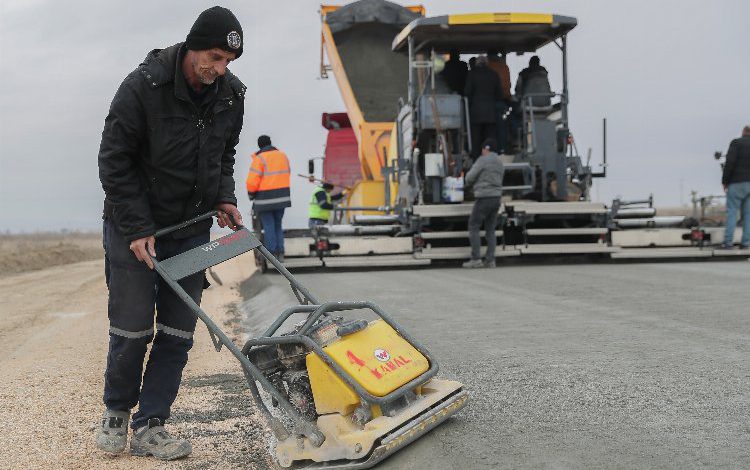 Kütahya Yoncalı’da beton yol çalışması Kütahya Yoncalı’da beton yol çalışması