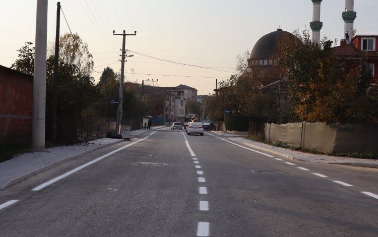 Kocaeli İzmit’te asfalt yollar çizgilere kavuştu Kocaeli İzmit’te asfalt yollar çizgilere kavuştu