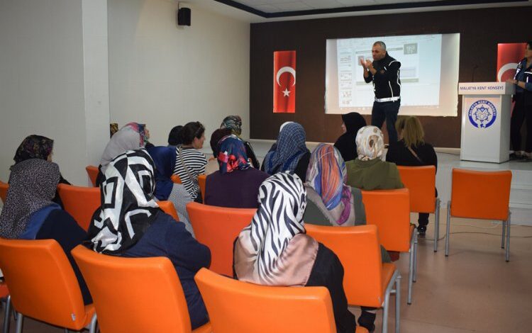 Malatya’da ‘En İyi Narkotik Polisi Anne’ anlatıldı Malatya’da ‘En İyi Narkotik Polisi Anne’ anlatıldı