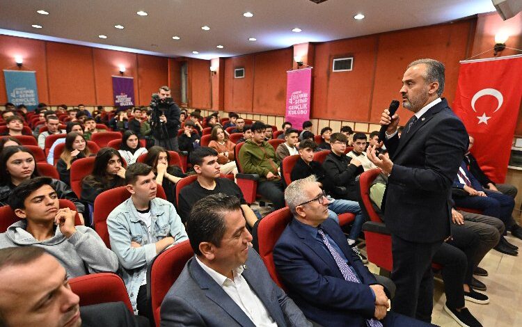 Bursa’da Başkan Aktaş’tan gençlere altın öğütler Bursa’da Başkan Aktaş’tan gençlere altın öğütler