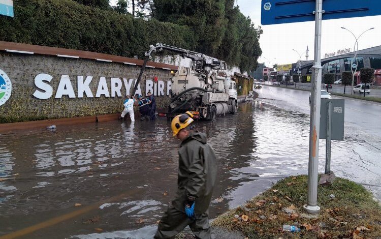 Sakarya’da yağış mesaisi aralıksız sürüyor Sakarya’da yağış mesaisi aralıksız sürüyor