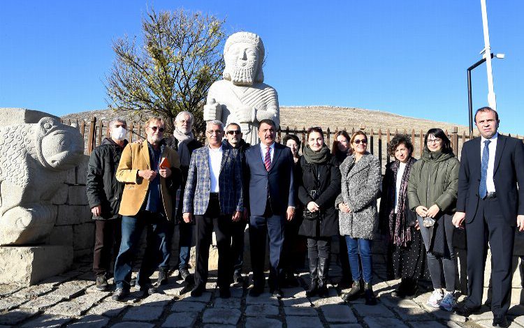İtalyan gazeteciler Malatya’da Arslantepe Höyüğü’ne hayran kaldılar İtalyan gazeteciler Malatya’da Arslantepe Höyüğü’ne hayran kaldılar