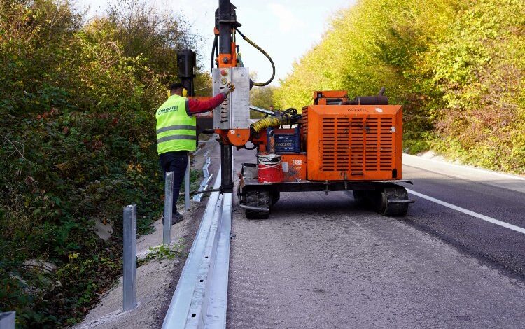 Kocaeli’de hasar gören oto korkuluklar yenileniyor