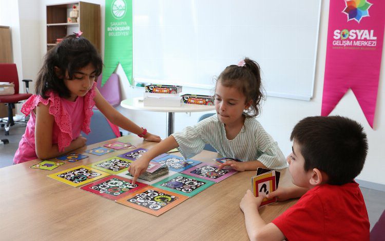 Sakarya’da hem eğleniyor, hem öğreniyorlar